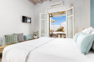 Deluxe Double Room with Terrace and Partial Sea View