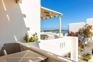 Deluxe Double Room with Terrace and Partial Sea View