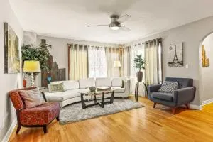 Spacious Family Home with Garage Game Room and Office! - Garden City