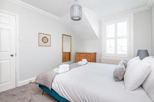 6 Longfield Terrace Elegant, Modern 5 Bed House with Free Parking Pass The Keys