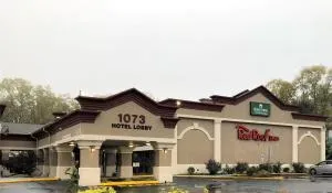 HomeTowne Studios by Red Roof Bordentown - McGuire AFB - 东温莎