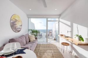 Beachfront Apt with Open Terrace in Las Canteras