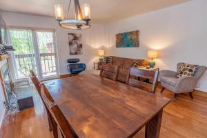 Mountainside Peakview Condo: Cool Location, Updates