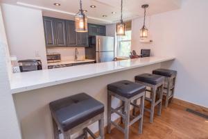 Mountainside Peakview Condo: Cool Location, Updates