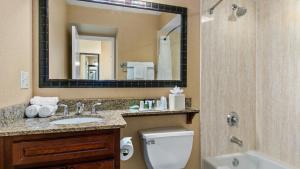Standard Queen Room with Balcony and City View room in Holiday Inn Hotel & Suites Clearwater Beach an IHG Hotel