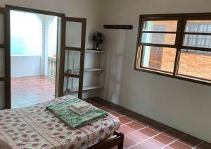 Casa de praia com boa ventilação garagem coberta para 3 carros 50m da praia