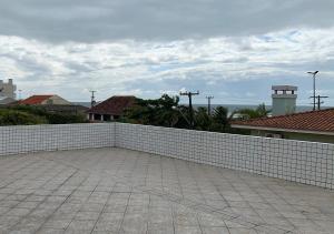 Casa de praia com boa ventilação garagem coberta para 3 carros 50m da praia
