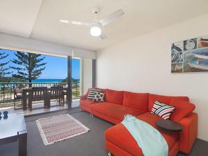 Kingston Court unit 7 - Right on the beach in Rainbow Bay, great location.