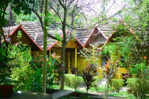 SAVITHRI Inn COTTAGE
