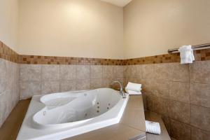 Suite with Spa Bath room in Comfort Inn & Suites Pueblo