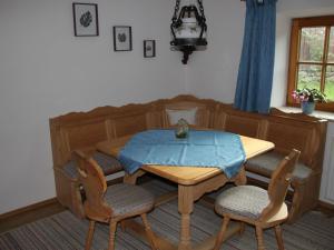 Two-Bedroom Apartment room in Ferienwohnung Achentraum