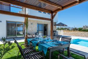Lux Villa Nymphes Dioni, 30m from beach with Pool, BBQ and Play Area