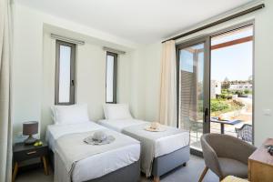 Lux Villa Nymphes Dioni, 30m from beach with Pool, BBQ and Play Area