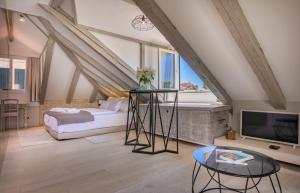 Superior Suite - Attic  room in Heritage Villa Nobile