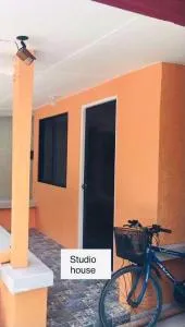 Perlies Inn Studio House - Jalajala