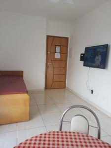 EXCELENTE APARTAMENTO NOVO - PRÓXIMO a PRAIA COM INTERNET !!