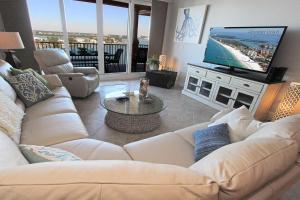 806 Harborview Grande