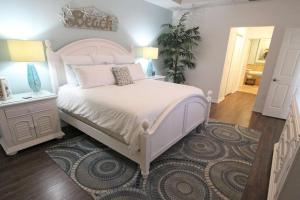 806 Harborview Grande