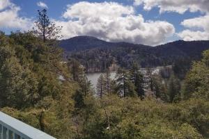 ‘The Atomic Squirrel Lodge’ Lake Gregory Getaway!