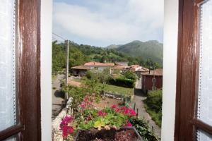 Casa del Cuetu. Traditional village house in Asturias