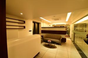 Hotel M Pro Palace Mysore - 12 Minutes to Mysore Palace