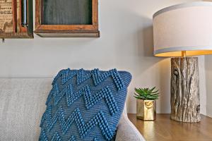 Stylish 2BR Pad with Up-to-date Comforts - Halsted rep