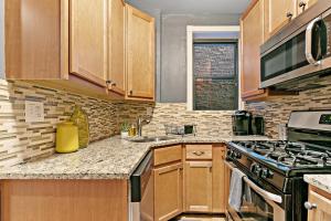 Stylish 2BR Pad with Up-to-date Comforts - Halsted rep