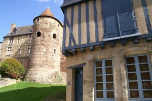 Château de la Barre, 72120 Conflans-sur-Anille, France.