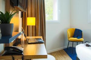Hotels The Originals Boutique Hotel Saint James, Montaigu-Vendee, Nantes Sud : photos des chambres