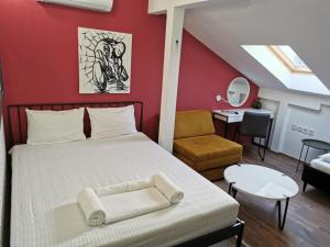 One-Bedroom Apartment room in Different Apartments