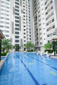 Ezeniels Place at Horizons 101 Condominium