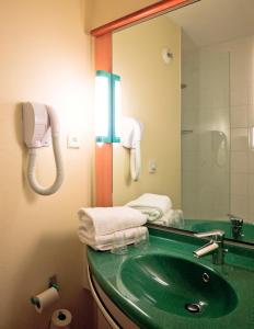 Hotels ibis Lyon Est Bron : Chambre Standard avec Un Lit Double