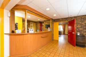 Hotels Prest'Hotel Epinal : photos des chambres