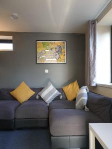 Modern City Home with 5 Ensuites and Private Parking! Perfect for Working teams