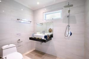 The Point Beach-Front Balangan