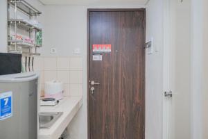 Furnished and Simple Living Studio Serpong Greenview Apartment By Travelio