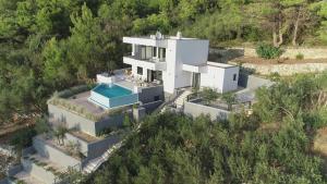 Villa Leona a luxury villa near Makarska, heated pool