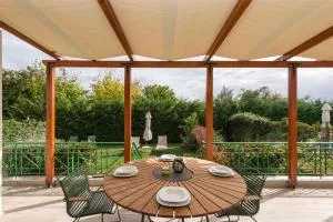 Estia Coastal Dream - Lush & Enchanting Garden Gem - Tavérna