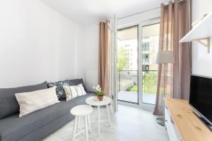 SuperApart Stalowa 39 Modern Unit with Kitchen & Wifi