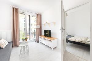 SuperApart Stalowa 39 Modern Unit with Kitchen & Wifi