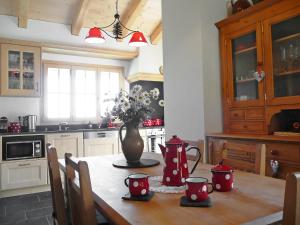 Chalet Chalet La Poya by Interhome