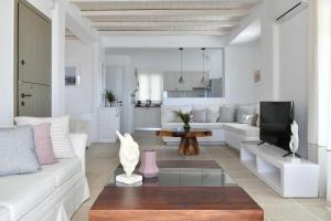 Luxury Paros Villa Villa Kallihroe Privacy Luxury Private Pool Sleeps 12 Glisidia Paros Greece