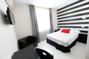 Family Room (2 Adults + 2 Children) room in Hotel Domus