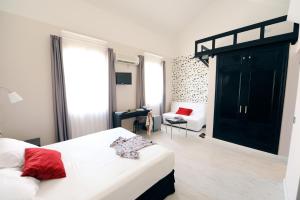 Double Room with Extra Bed room in Hotel Domus