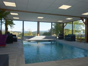 Maisons de vacances Gite de Bellevue avec piscine interieure privative : photos des chambres