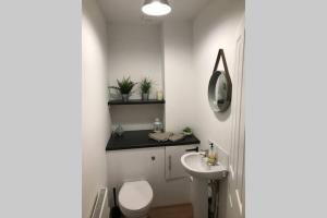 One-Bedroom Apartment room in Louis Lodge