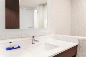 Holiday Inn Express & Suites Chicago OHare Airport by IHG
