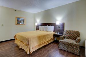 Single Room Non-Smoking room in Continental Inn - Charlotte