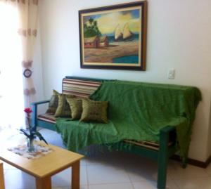 EXCELENTE APTO NA QUADRA DA PRAIA