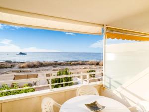 Pretty Holiday Home in Sant Josep de Sa Talaia near Sea